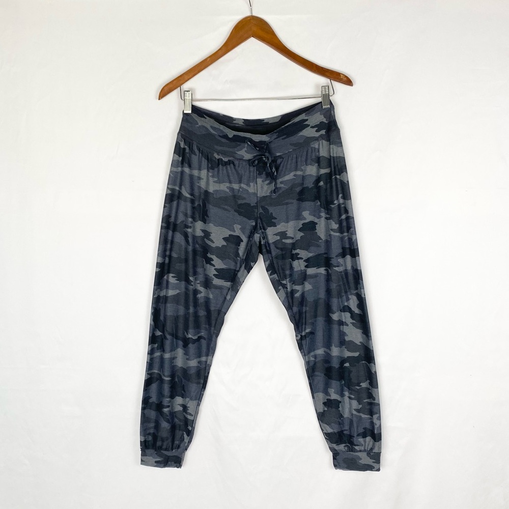 Beyond Yoga Lounge Around Midi Jogger in Silver‎ Mist Camo Size Small